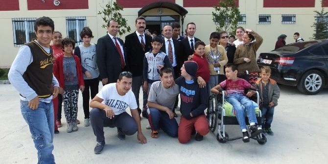 Kaymakam Öner Engelli Öğrencileri Ziyaret Etti