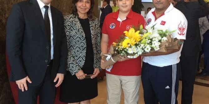 Bakan Elvan Ve Avcı, Satrançta Avrupa 2.’si Olan, Doğa Okulları Öğrencisini Kabul Etti