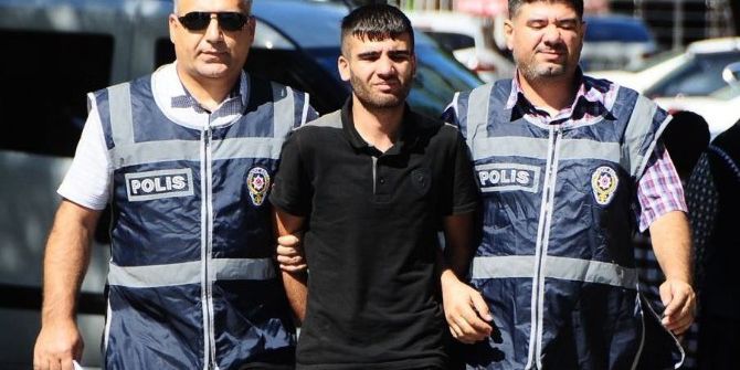 Polis "Vatandaş Ve Esnaf" Oldu, Gaspçıları Yakaladı