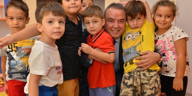 Konyaaltı Belediye Başkanı Böcek, Öğrencilerle Buluştu