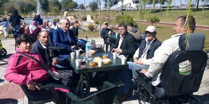 Bozüyük Engelliler Derneği’nden ‘Sosyal Hayatta Engel Yok’ Etkinliği