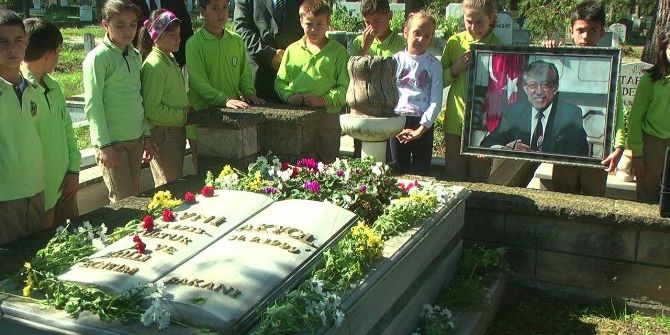 Avni Akyol Kabri Başında Anıldı