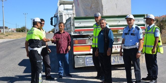 Polis, Reflektör Dağıttı