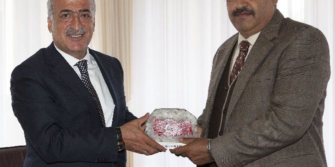 Rektör Çomaklı’ya Meslektaşı Yılmaz’dan Tebrik Ziyareti