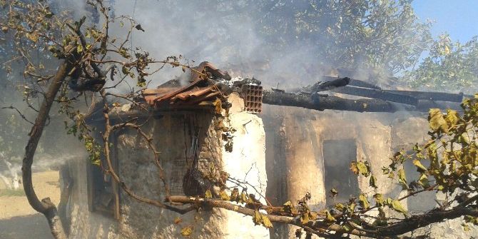 Edremit’te Bağ Evinde Çıkan Yangın Korkuttu