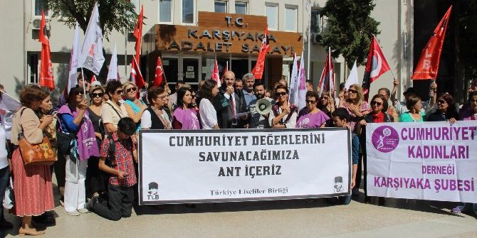 Okul Müdürünün ’Andımız’ Tepkisine Suç Duyurusu