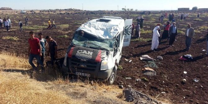 Öğrenci Servisi Kaza Yaptı