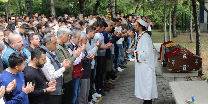 ’Yasak Aşk’ Kovalamacasında Otomobilin Çarptığı Genç, Son Yolculuğuna Uğurlandı