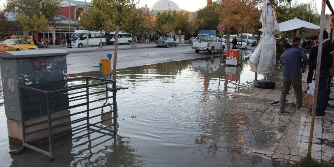 Gürpınar İlçe Merkezi Sular Altında Kaldı