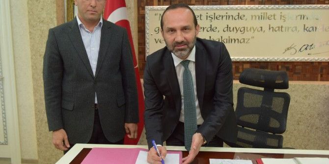 Orta Çarşı’da İmzalar Atıldı