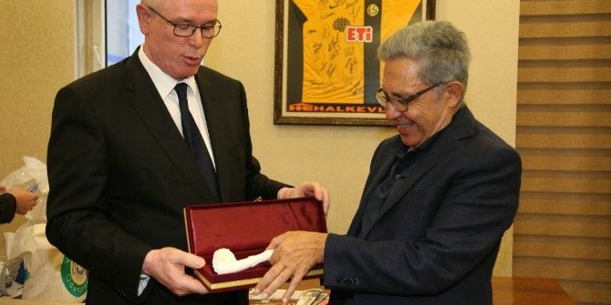 Zülfü Livaneli’den Başkan Kurt’a Ziyaret