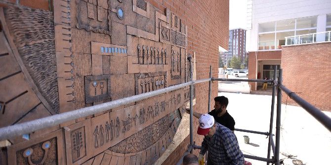 Pişmiş Toprakta Dev Duvar Panosu