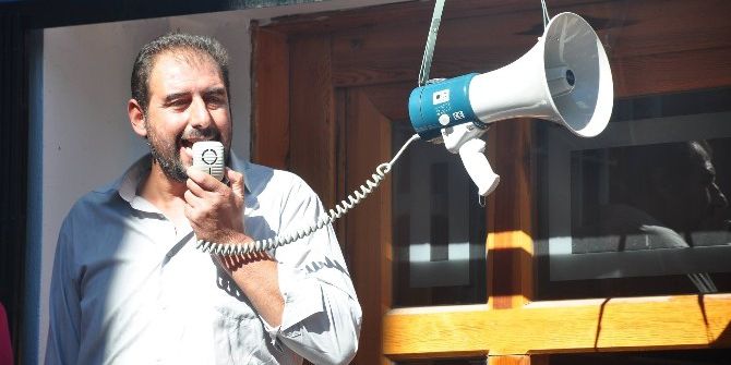 İş Arayan Adam Başvuru İçin Gittiği Yerde Anonsçu Oldu