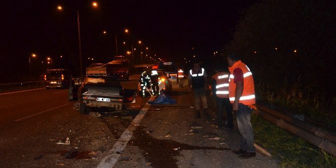 Tem Otoyolunda Karayolları Ekiplerine Otomobil Çarptı: 5 Yaralı