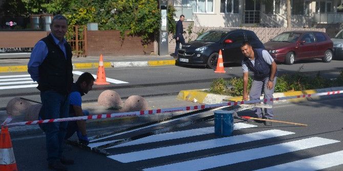Öğrencilerin Yaya Geçitleri Yenileniyor