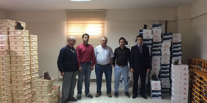 Ürgüp Ticaret Odası Bin Öğrenciye Ayakkabı Yardımında Bulundu