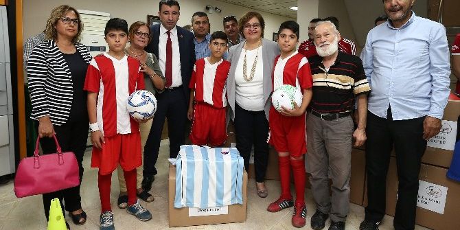 Amatörün Yüzü Konak’ta Gülüyor