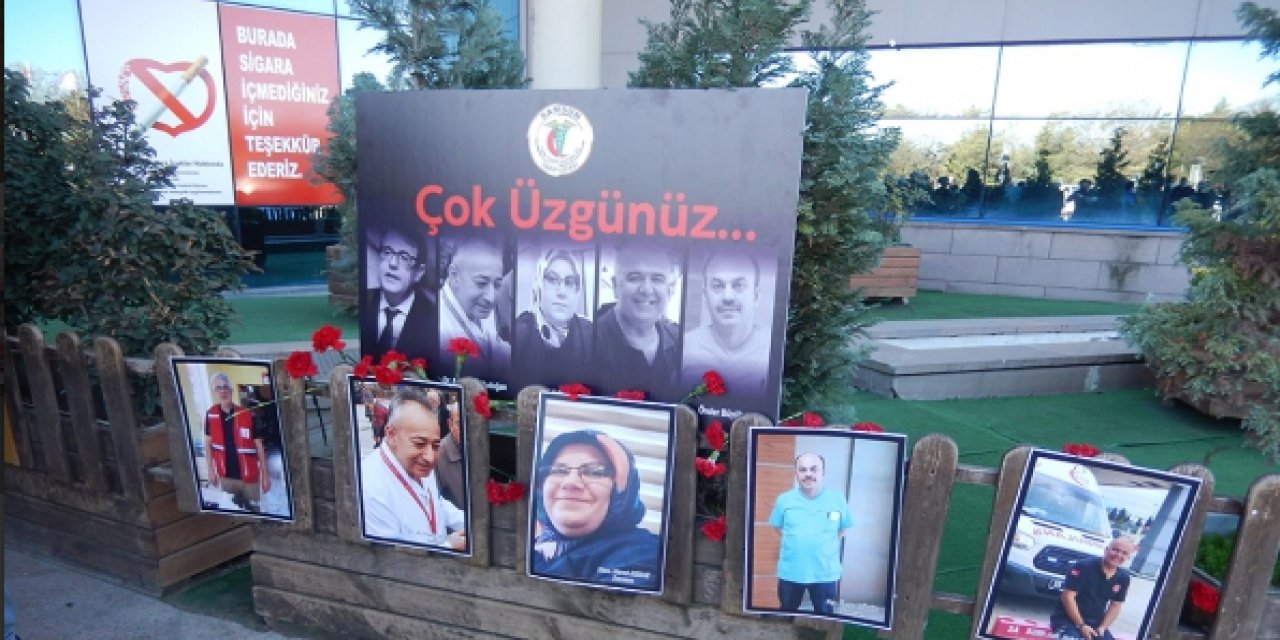 Sağlıkçılar : “Öfkeliyiz; Çünkü Tükendik! Çünkü, Ölüyoruz”