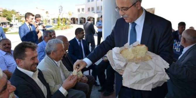 Vali Güvençer Ekmeğini Vatandaşla Paylaştı