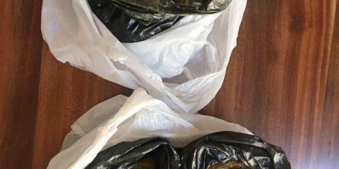 Çantasından Bir Buçuk Kilogram Toz Esrar Çıktı