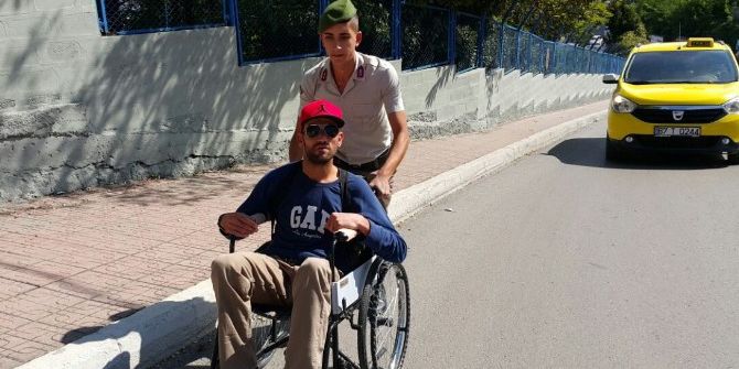 Engelli Gence Mehmetçik Şefkati