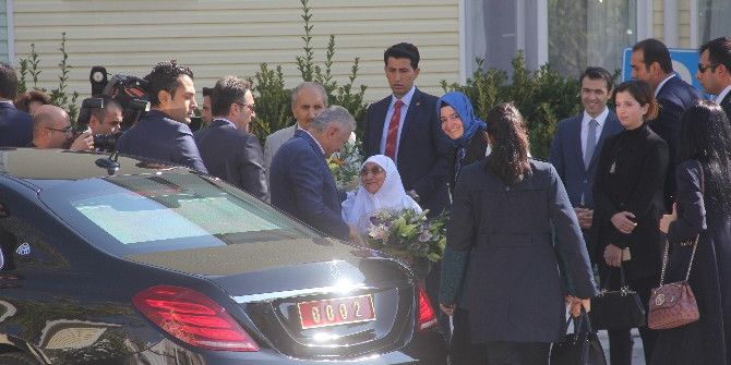 Başbakan Yıldırım, Seyranbağları Huzurevi’ni Ziyaret Etti