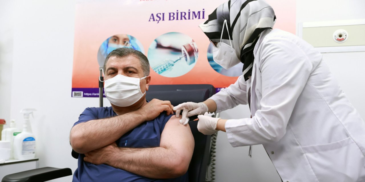 Sağlık Bakanı Aşı Vurulan İlk İsim Oldu