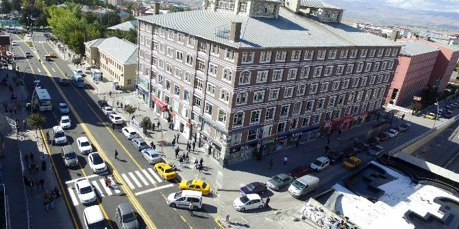 Büyükşehir Kentin Tarihi Cumhuriyet Caddesi’ni Yeniliyor