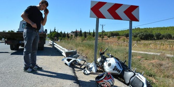 Virajı Alamayınca İşaretine Çarptı