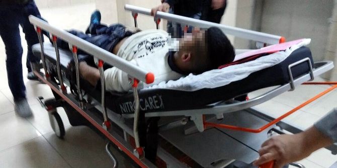 Bıçakla Kendini Ağır Yaralandı