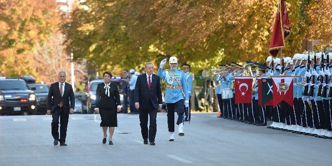 Cumhurbaşkanı Erdoğan’ı Meclis’te Polislerin Oluşturduğu Tören Mangası Karşıladı
