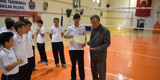 Okçuluk Eğitimine Katılan 50 Öğrenciye Belge