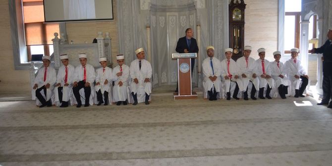 Kula’da 10 Öğrenci Törenle Hafızlık Belgesini Aldı