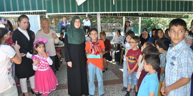 Ak Partili Kadınlar Başarılı Çocukları Ödüllendirdi