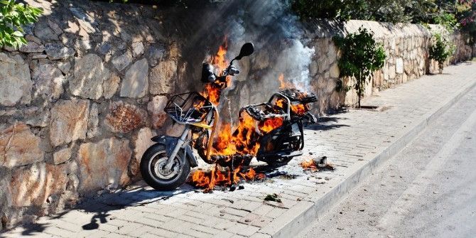 Elektrikli Motosiklet Alev Alev Yandı