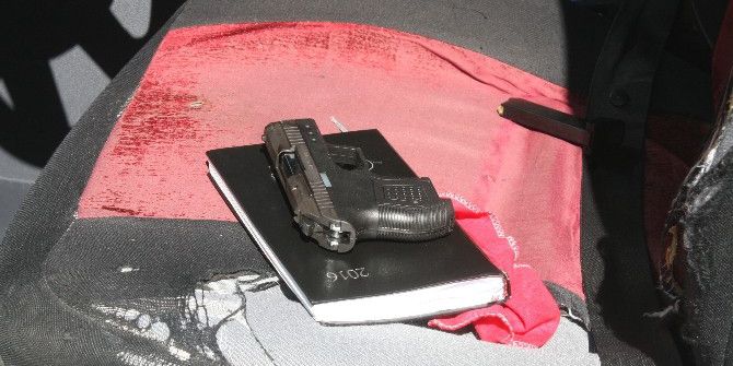 Boşanmak İsteyen Karısının Gözü Önünde Kendini Vurdu