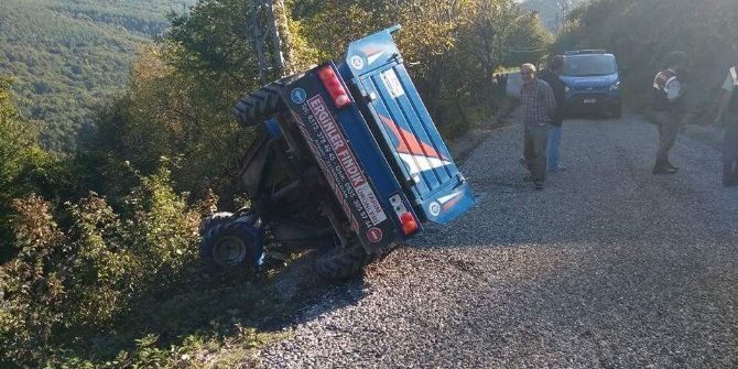 Tarım Aracı Yoldan Çıktı: 7 Yaralı