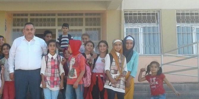 İstanbul Ve İzmir’den Gelen Kırtasiye Malzemeleri 250 Çocuğa Dağıtıldı