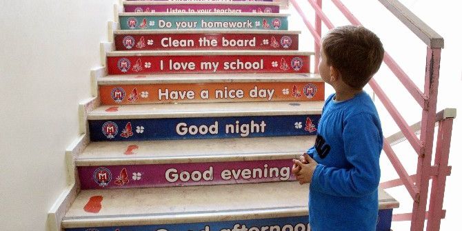 Merdiven Çıkarak İngilizce Öğreniyorlar