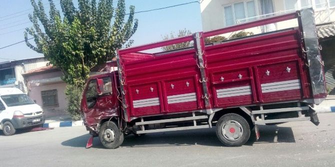 Manisa’da Trafik Kazası: 2 Yaralı