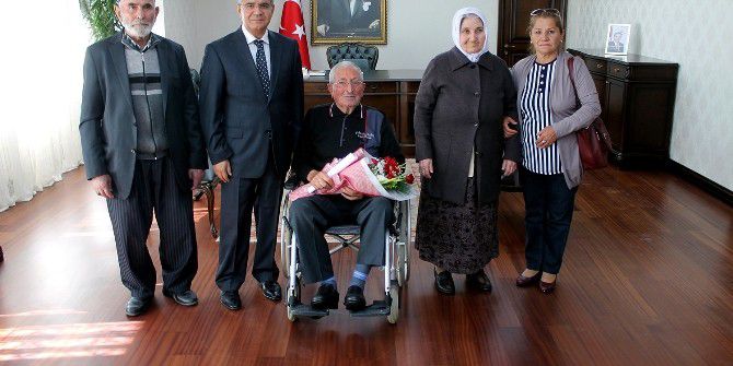 Huzurevi Sakinlerinden Vali Tapsız’a Ziyaret