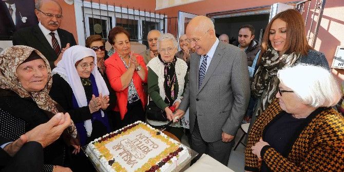 Başkan Yaşar, Yaşlıları Unutmadı