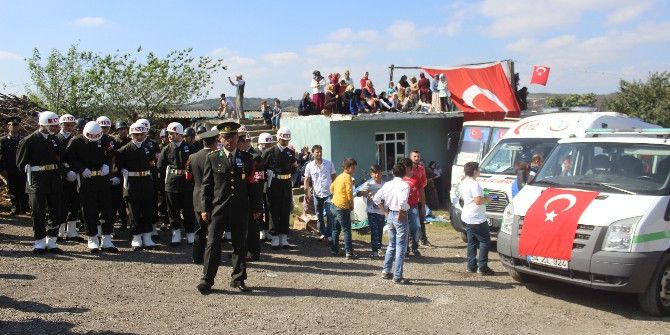 Şehit Asker Son Yolculuğuna Gözyaşları İçinde Uğurlandı