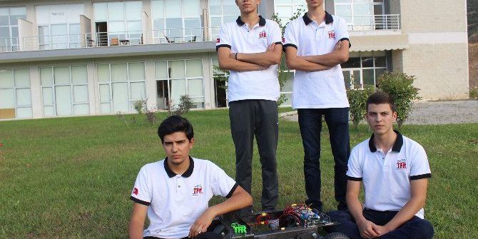 6 Lise Öğrencisi Kendi İmkanlarıyla Robot Yaptı