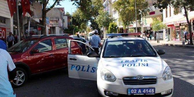 Trafik Polisleri Hatalı Araç Parklarına Göz Açtırmıyor