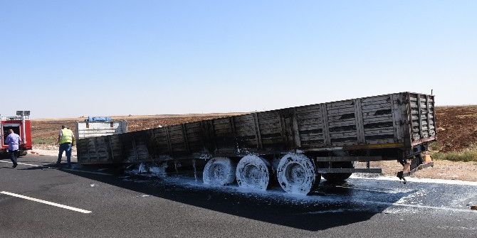 Hareket Halindeki Tır Yandı