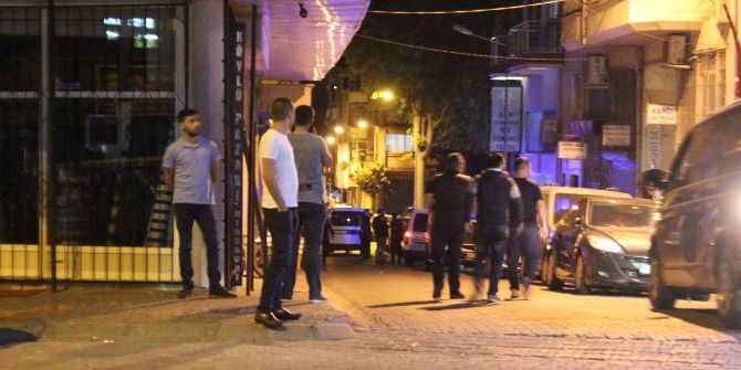 Silah Sesleri Vatandaşları Sokağa Döktü