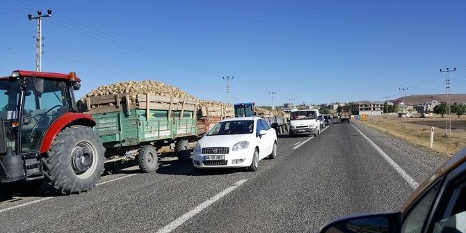 Pancar Yüklü Traktörler Yollarda