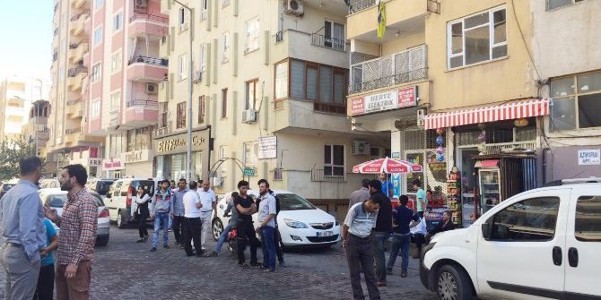 Eve Çağırdıkları Arkadaşlarını Bıçaklayarak Öldürdüler