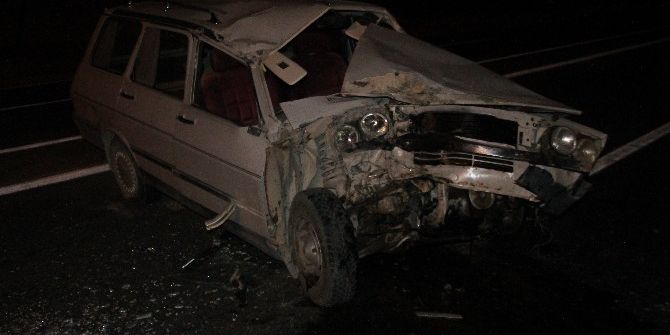 Traktörle Otomobil Çarpıştı: 2 Ölü